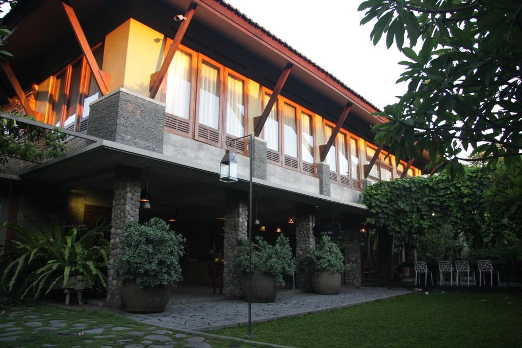 Rumah Batu Boutique Hotel Surakarta  Экстерьер фото