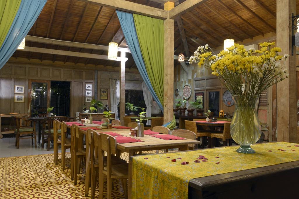 Rumah Batu Boutique Hotel Surakarta  Экстерьер фото