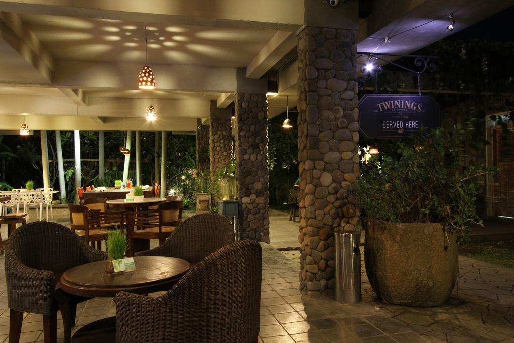 Rumah Batu Boutique Hotel Surakarta  Экстерьер фото